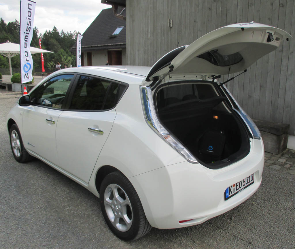 Nissan Leaf: Das Gepäckabteil fasst deutlich über 300 Liter. 