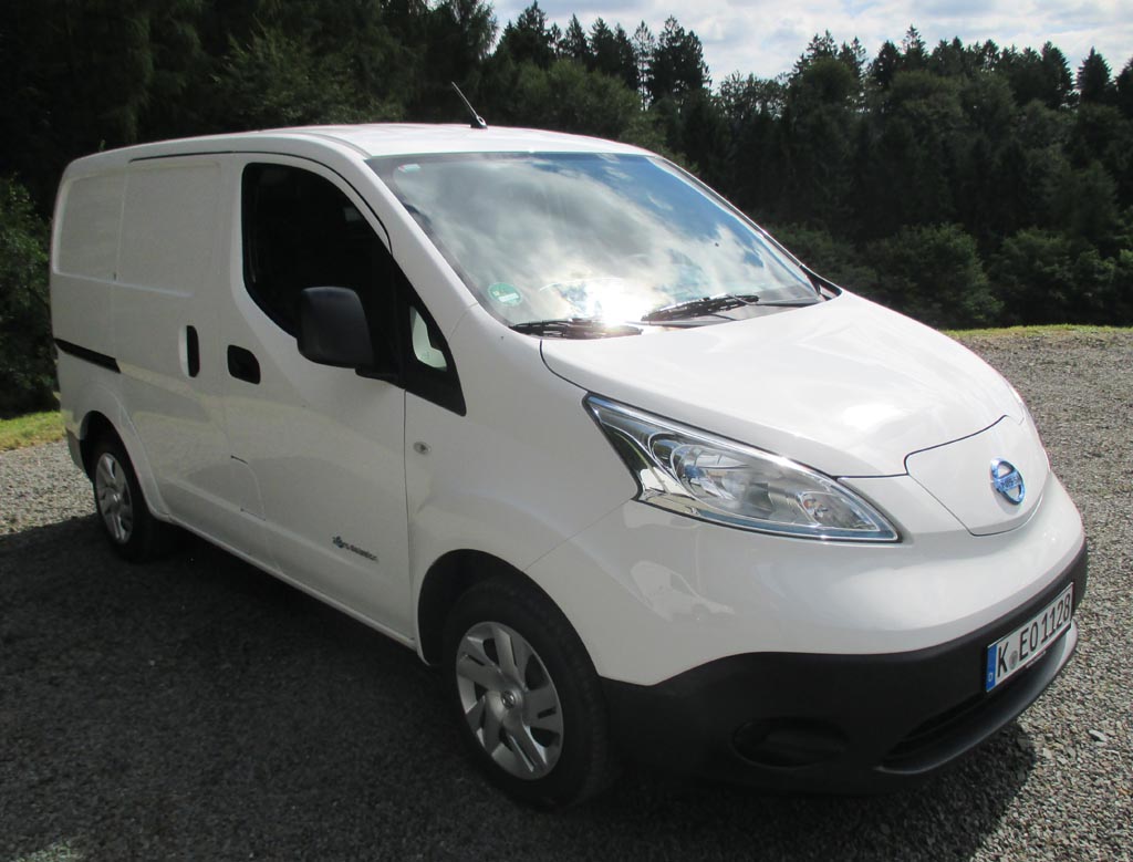 Nissan e-NV200: Er kann als Nutzfahrzeug oder Kombi geordert werden.  