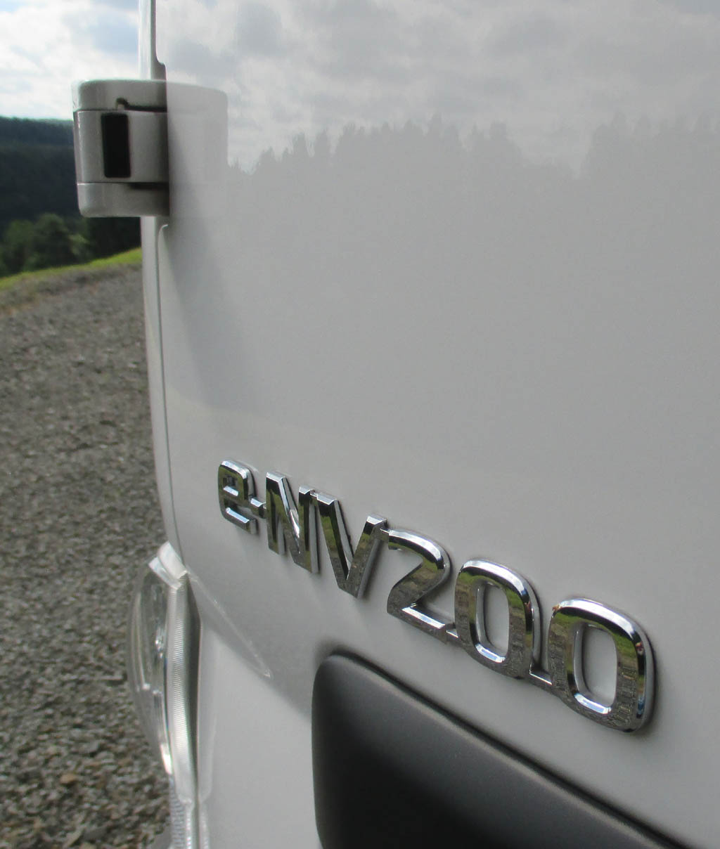 Nissan e-NV200: Der Modellschriftzug befindet sich hinten auf der Laderaumtür. 