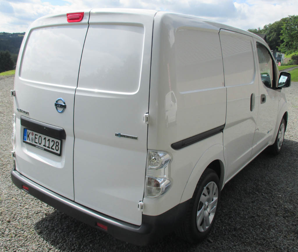 Nissan e-NV200: Heck-/Seitenansicht.