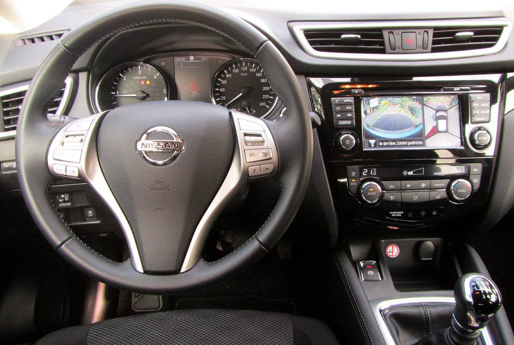 Nissan Qasqhai: Blick ins recht übersichtliche Cockpit.
