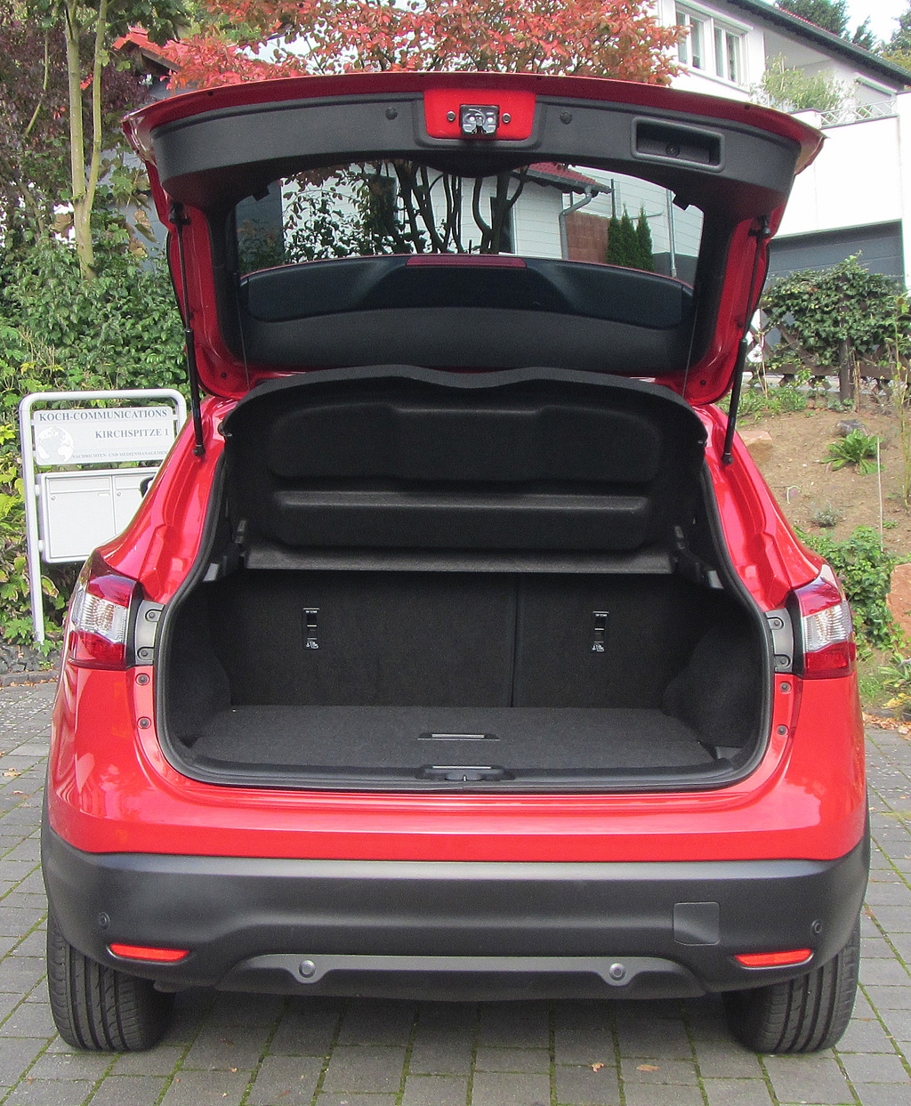 Nissan Qasqhai: Das Gepäckabteil fasst 430 bis 1585 Liter.