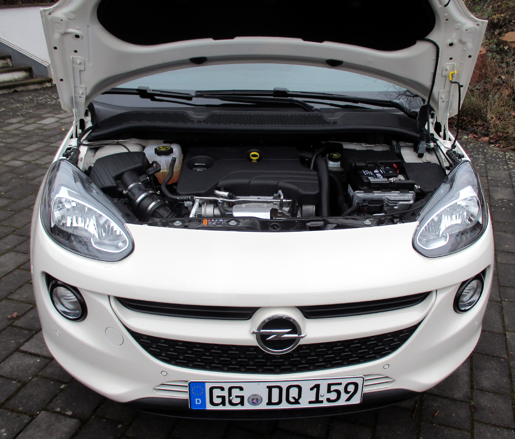 Opel Adam: Blick unter die Haube auf den 1,0-Liter-Dreizylinder-Benziner.