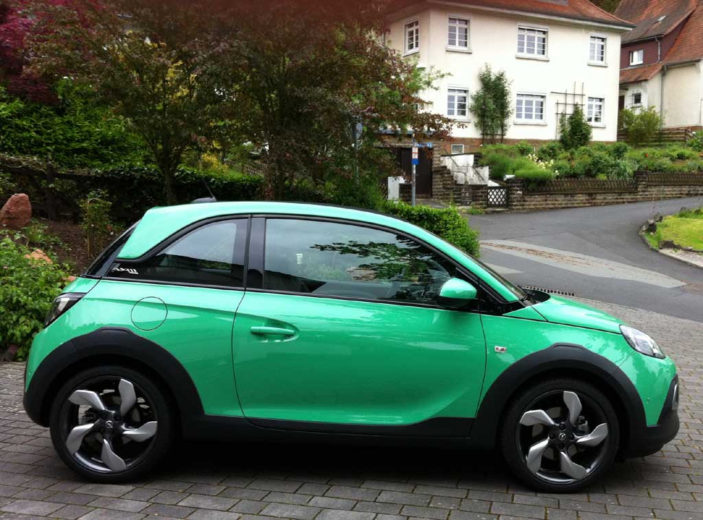 Opel Adam Rocks Unlimited: Und so sieht der modisch-pfiffige Kleinwagen von der Seite aus.