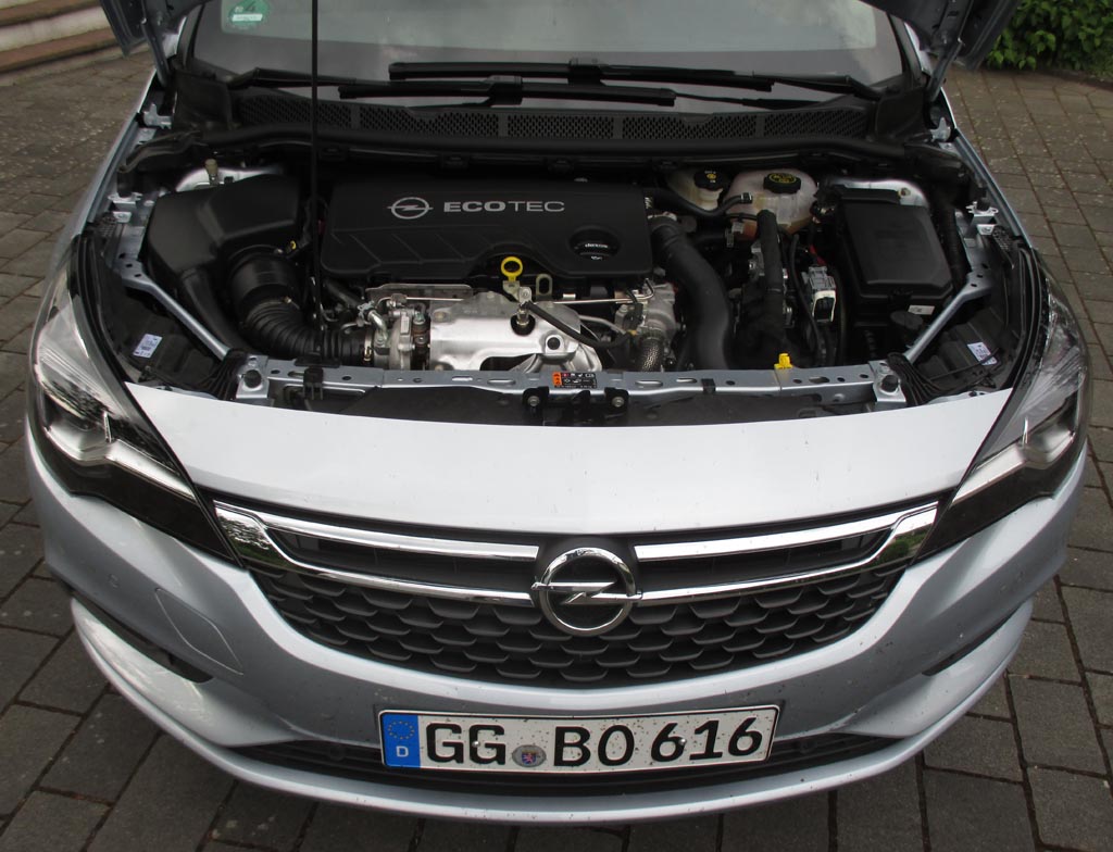 Opel Astra: Blick unter die Haube auf den 1,6-Liter-Vierzylinder.