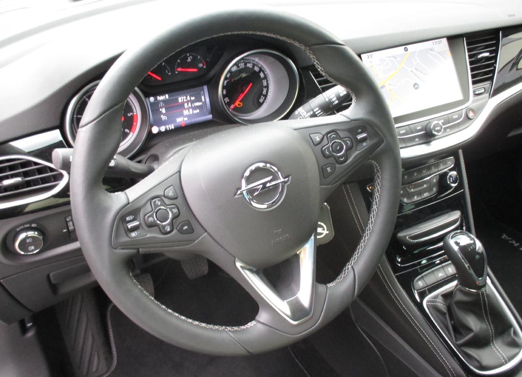 Opel Astra: Blick ins übersichtlichere Cockpit.