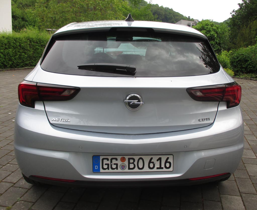 Opel Astra: Blick auf die Heckpartie.