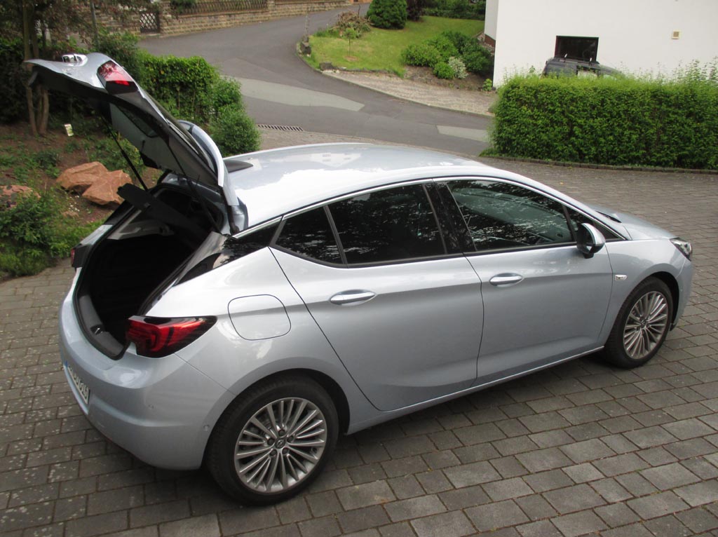 Opel Astra: Das Gepäckabteil fasst 370 bis 1210 Liter.