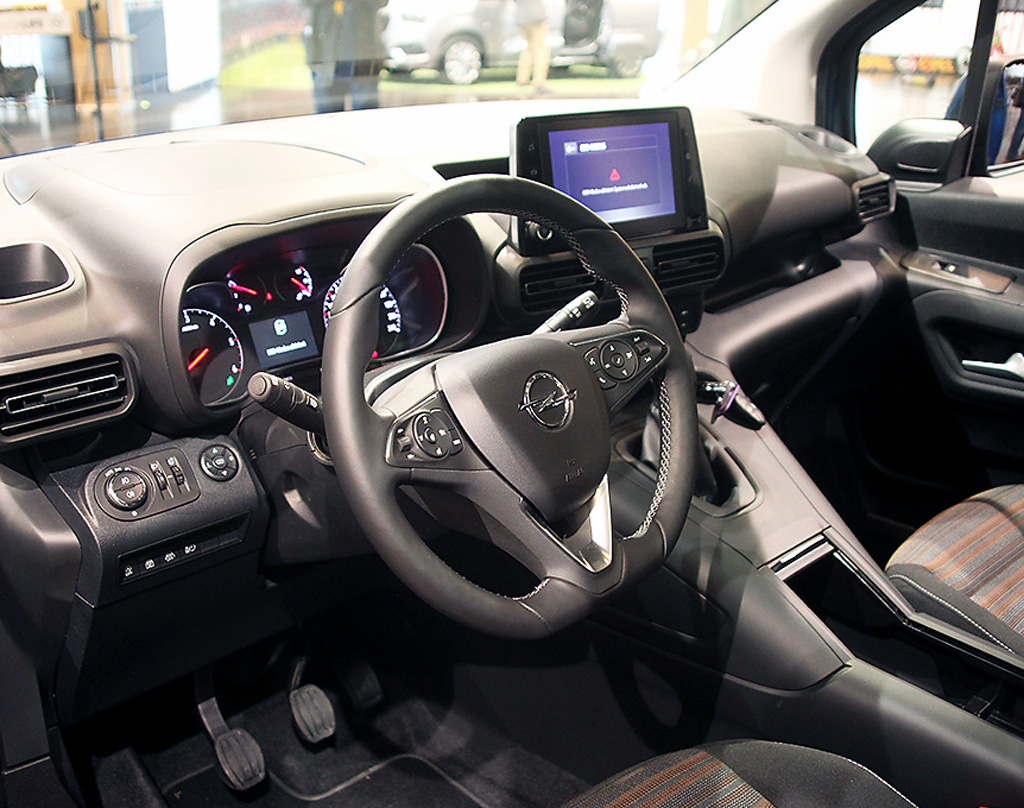Opel Combo Life: Im Cockpit geht es recht übersichtlich zu.