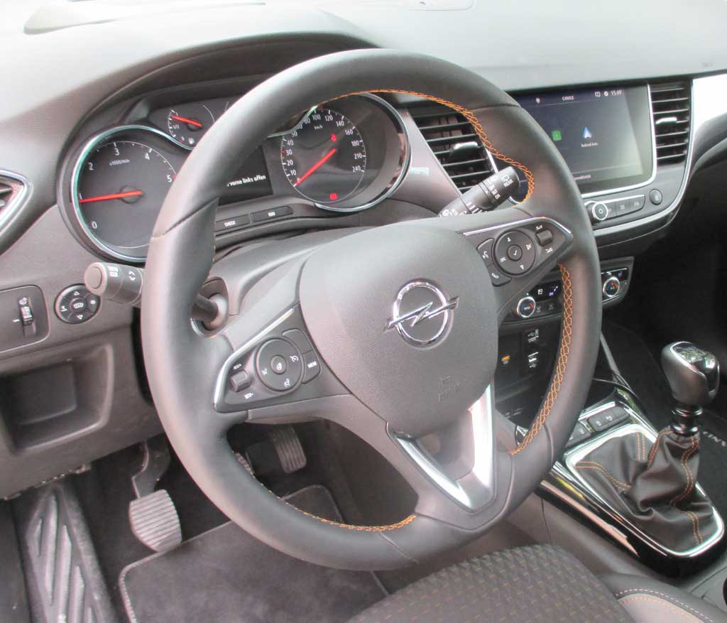Opel Crossland X: Im Cockpit geht es recht übersichtlich zu.