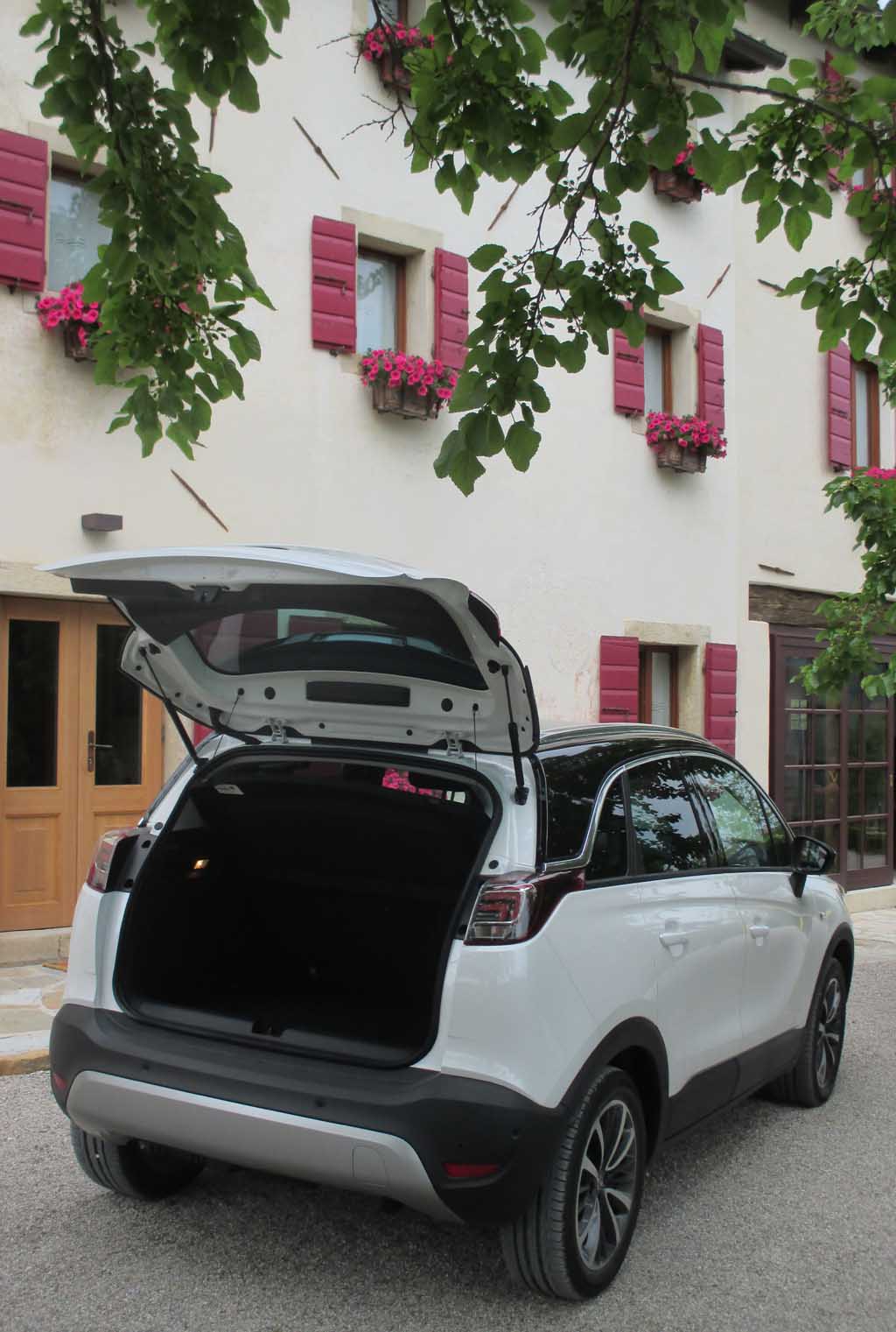 Opel Crossland X: Das Gepäckabteil fasst stattliche 410 bis 1255 Liter.