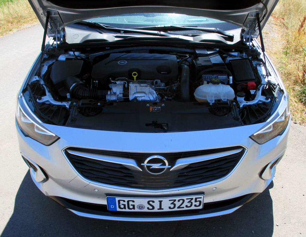 Opel Insignia Sports Tourer GSi: Blick auf den 2,0-Liter-Biturboselbstzünder.