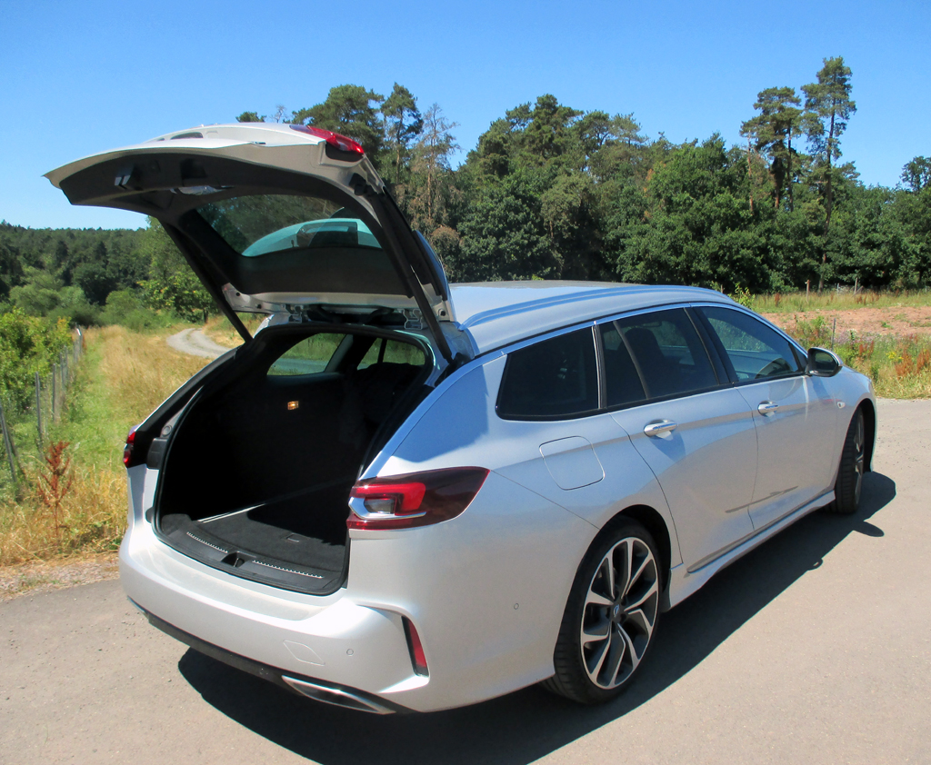 Opel Insignia Sports Tourer GSi: Das Gepäckabteil fasst 560 bis 1665 Liter.