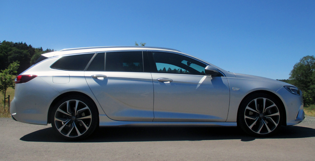 Opel Insignia Sports Tourer GSi: Und so sieht der nutzwertigere Kombi von der Seite aus.