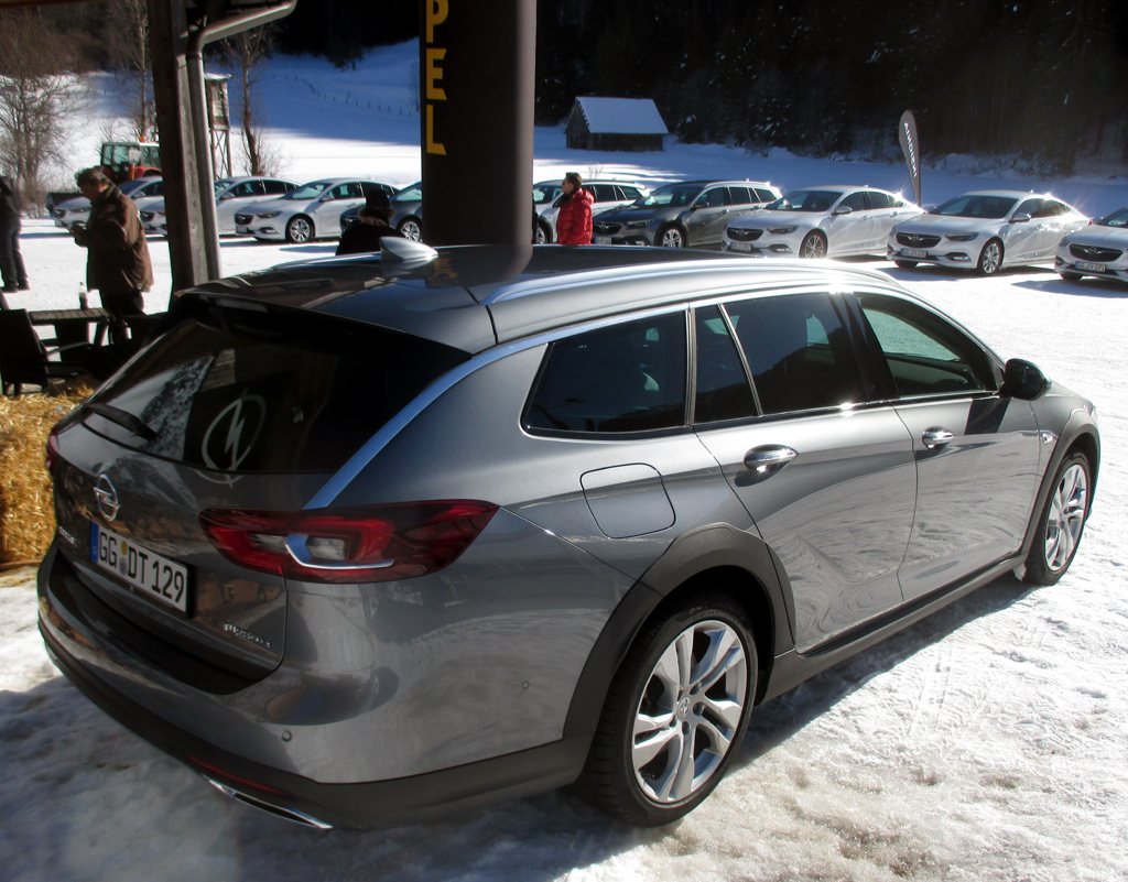 Opel Country Tourer: Heck-/Seitenansicht.
