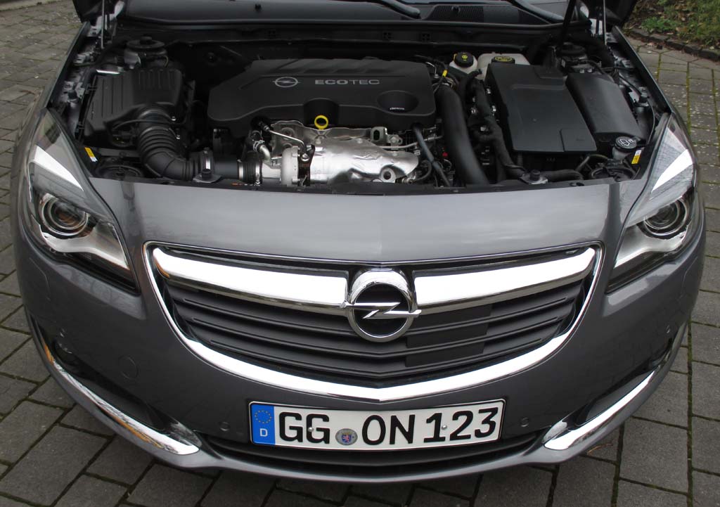 Opel Insignia: Blick unter die Haube auf den 2,0-Liter-Selbstzünder.