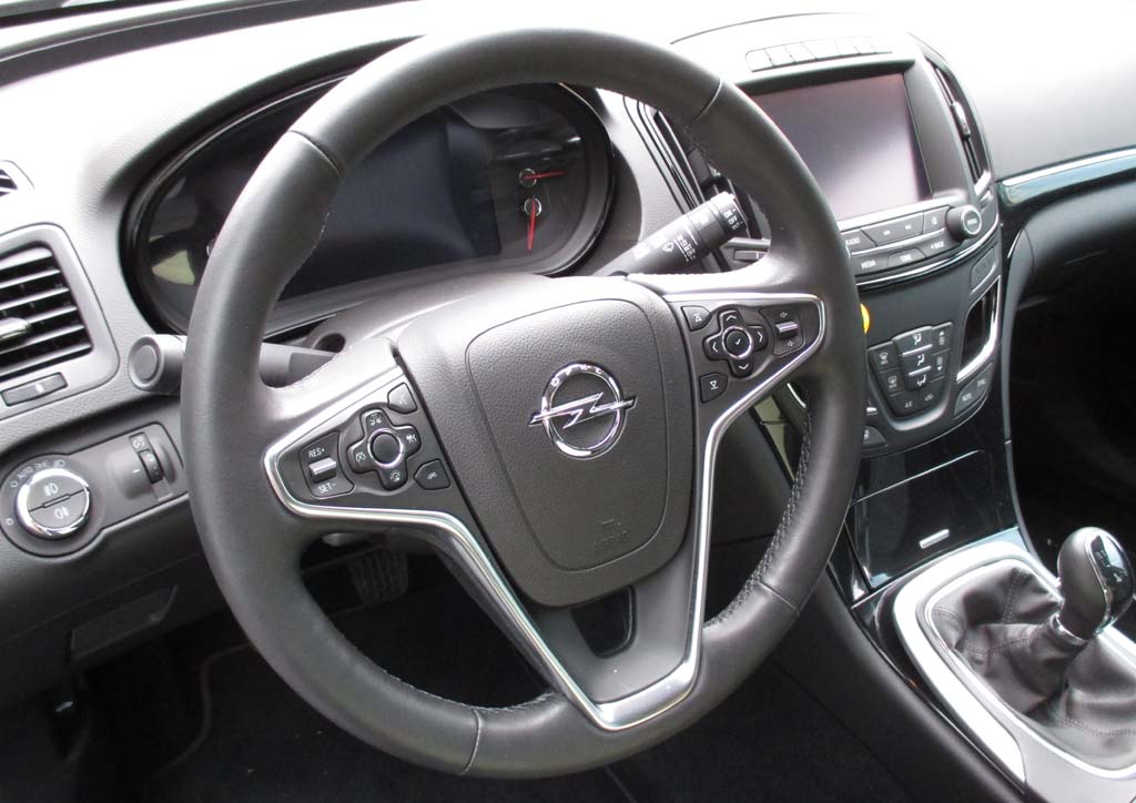 Opel Insignia: Blick ins übersichtlichere Cockpit.