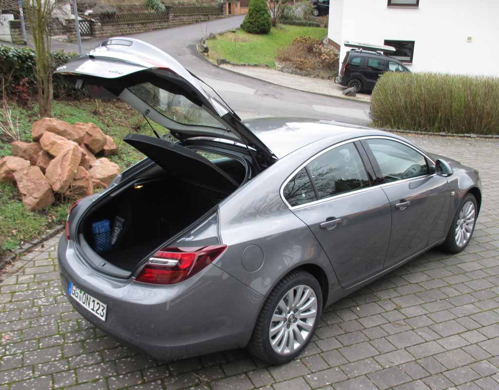 Opel Insignia: Das Gepäckabteil fasst 500 bis 1015 Liter.