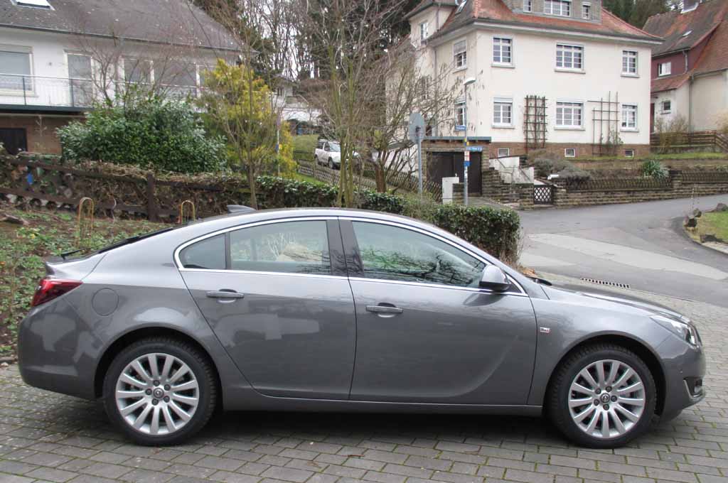 Opel Insignia: Und so sieht die Limousine von der Seite aus.