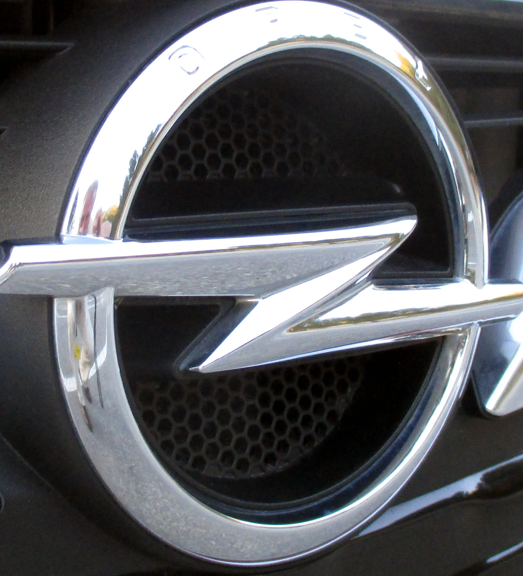 Opel Insignia GSi: Der Markenblitz sitzt vorn im Kühlergrill.