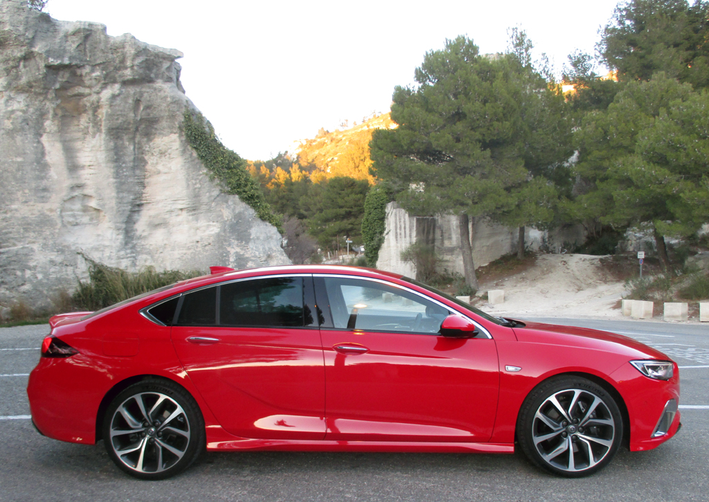 Opel Insignia GSi: Und so sieht der formschöne Grand Sport von der Seite aus.