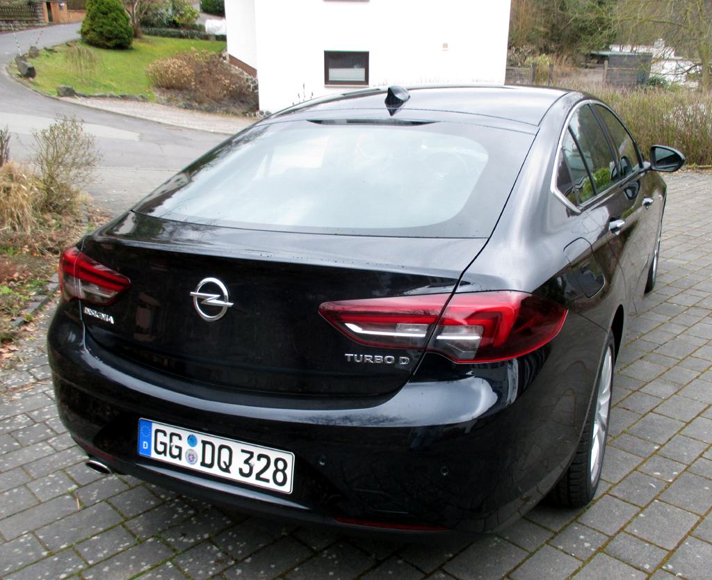 Opel Insignia Grand Sport: Heck-/Seitenansicht.