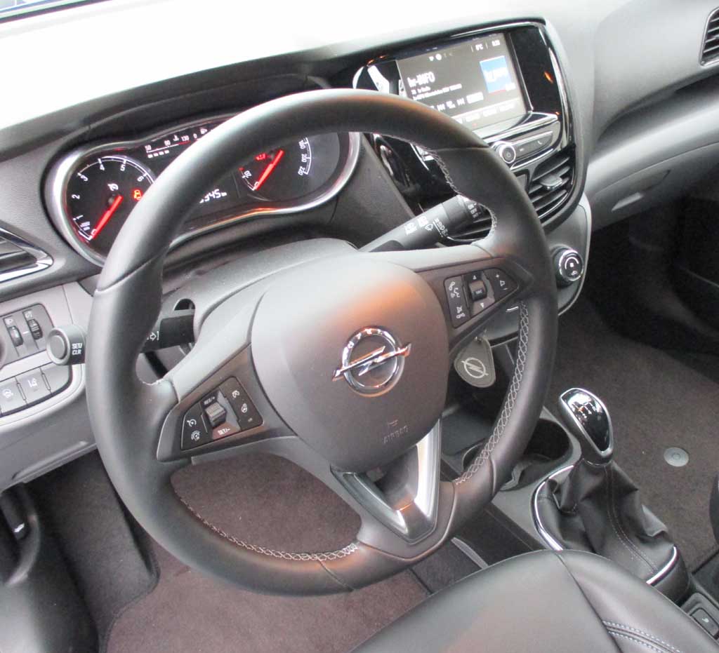 Opel Karl: Blick ins Cockpit, das auf das Wesentlichste beschränkt ist.