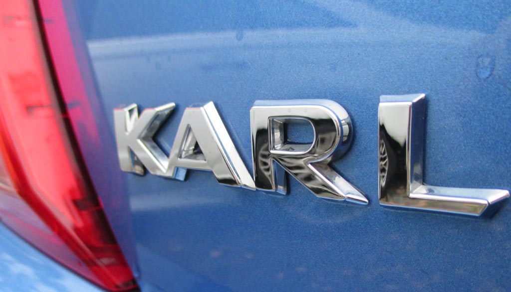 Opel Karl: Moderne Leuchteinheit hinten mit Modellschriftzug.