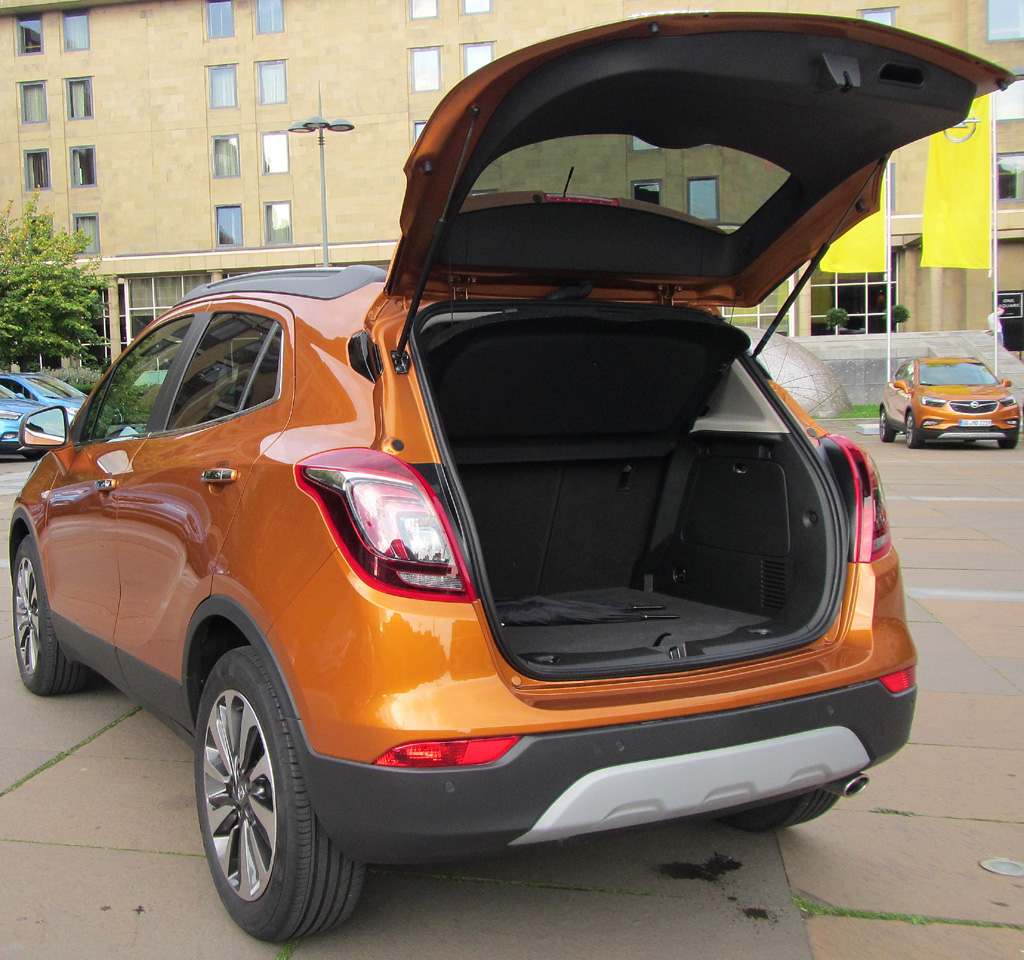 Opel Mokka X: Das Gepäckabteil fasst 356 bis 1372 Liter.