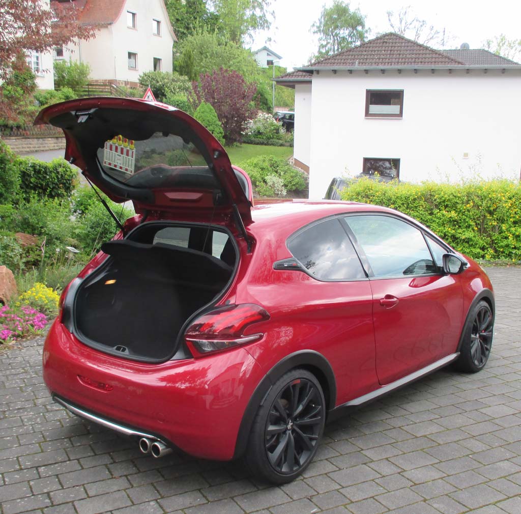 Peugeot 208 GTi by Peugeot Sport: Das Gepäckabteil fasst 285 bis 1076 Liter.
