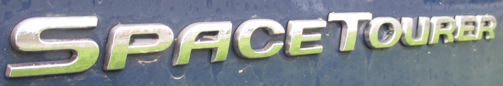 Citroën Spacetourer: Modellschriftzug auf der großen Heckklappe.