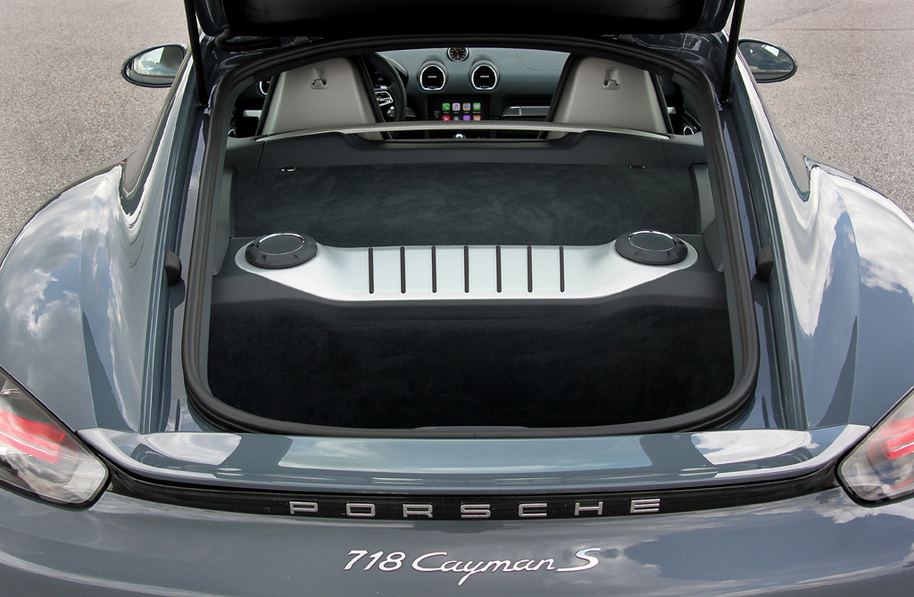 Porsche 718 Cayman: Das hintere Gepäckabteil fasst 275, das vordere 150 Liter.