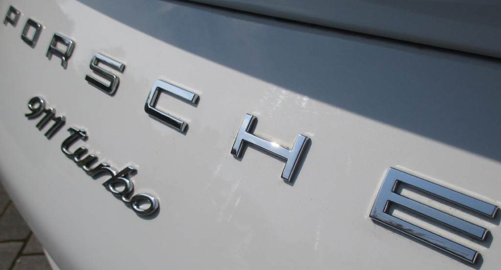 Porsche 911 Turbo: Marken- und Modellschriftzug am Heck.