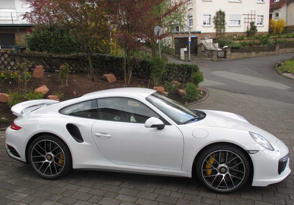 Porsche 911 Turbo: Und so sieht der flache Sportwagen von der Seite aus.