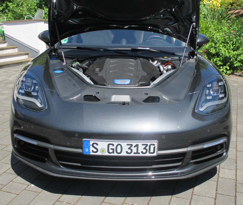 Porsche Panamera: Blick auf den 4,0-Liter-Achtzylinder-Biturbo.