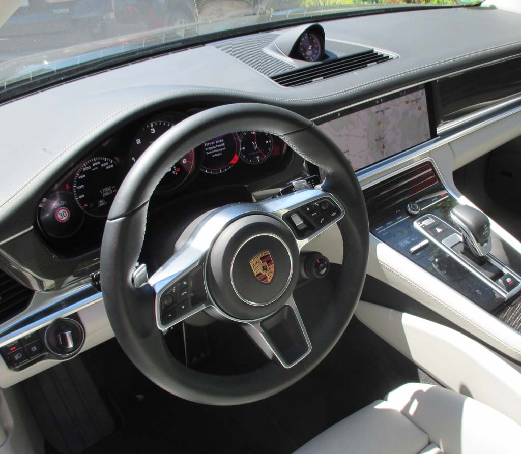 Porsche Panamera: Im Cockpit geht es sportlich-funktionell zu.
