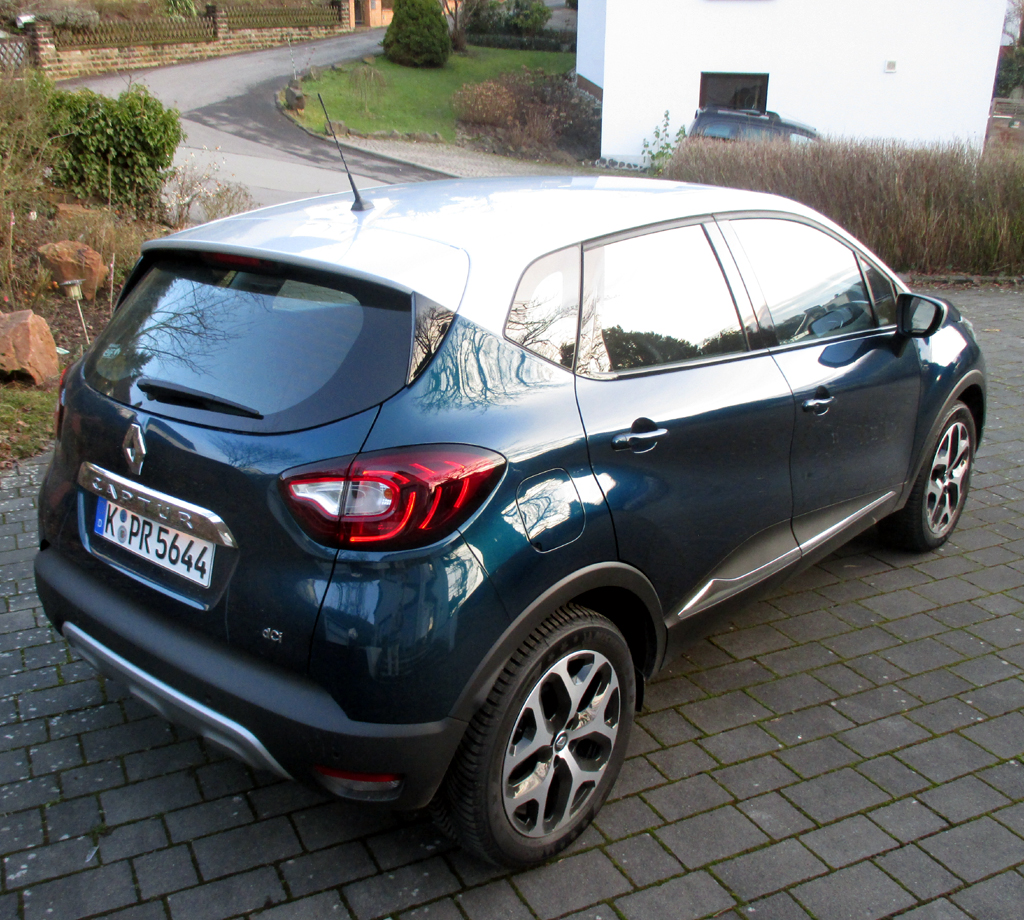 Renault Captur: Heck-/Seitenansicht.