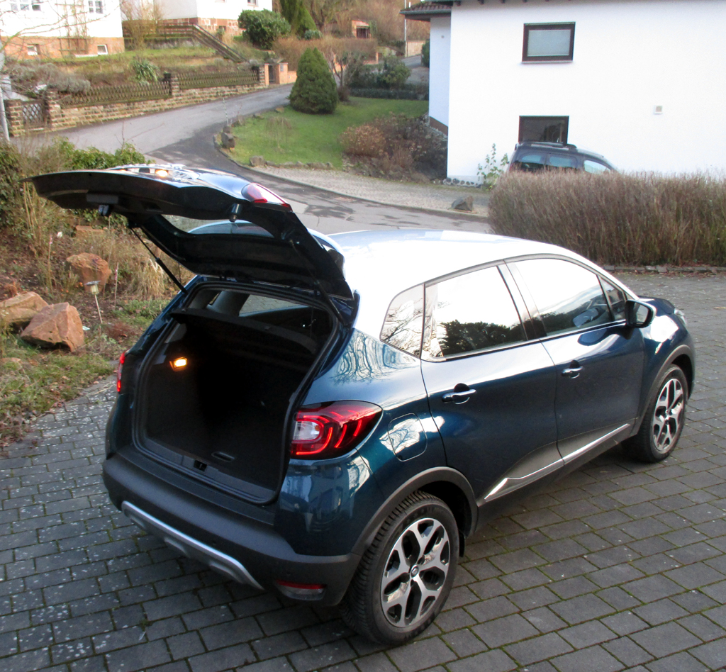 Renault Captur: Das Gepäckabteil fasst 377 bis 1235 Liter.