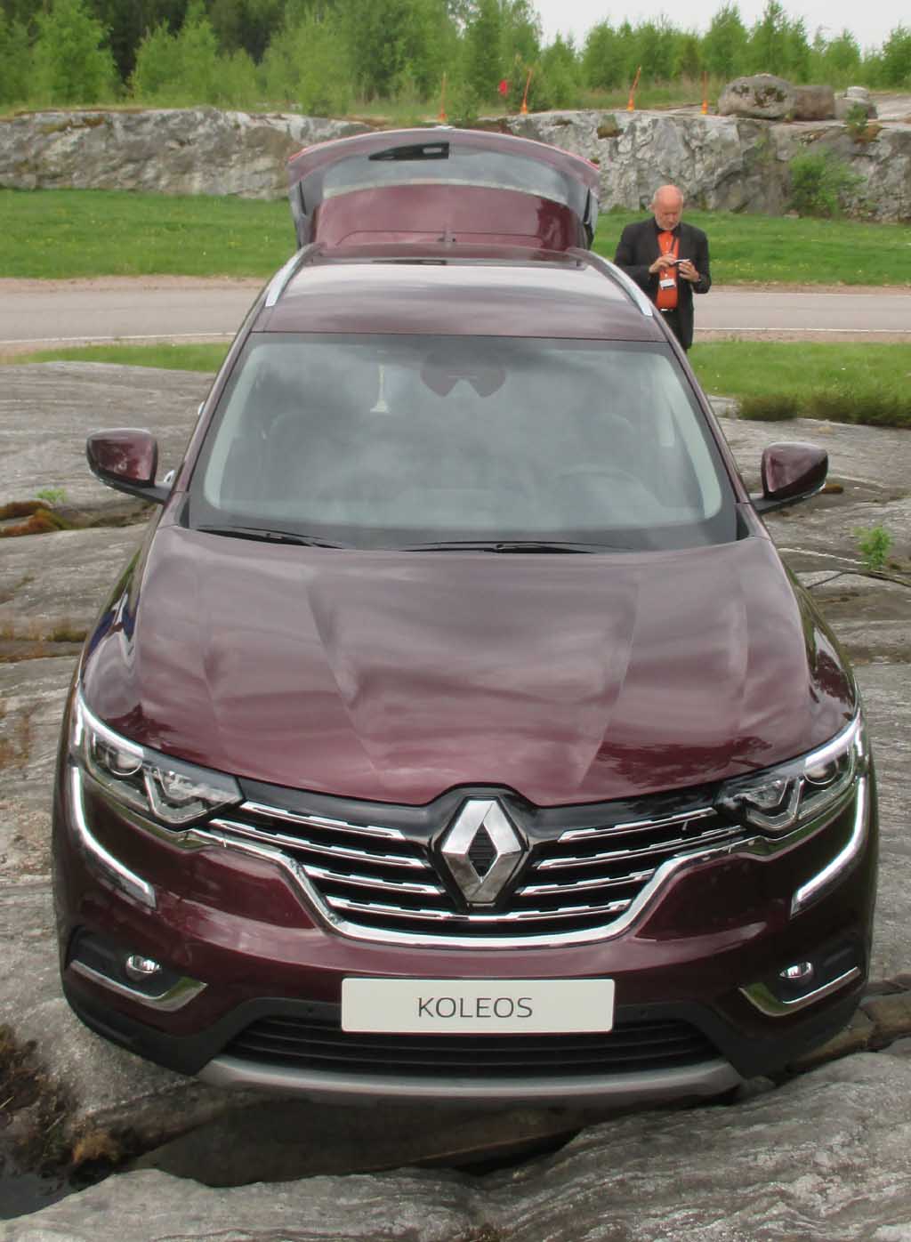 Renault Koleos: Der Markenrhombus prangt groß an der Front. 