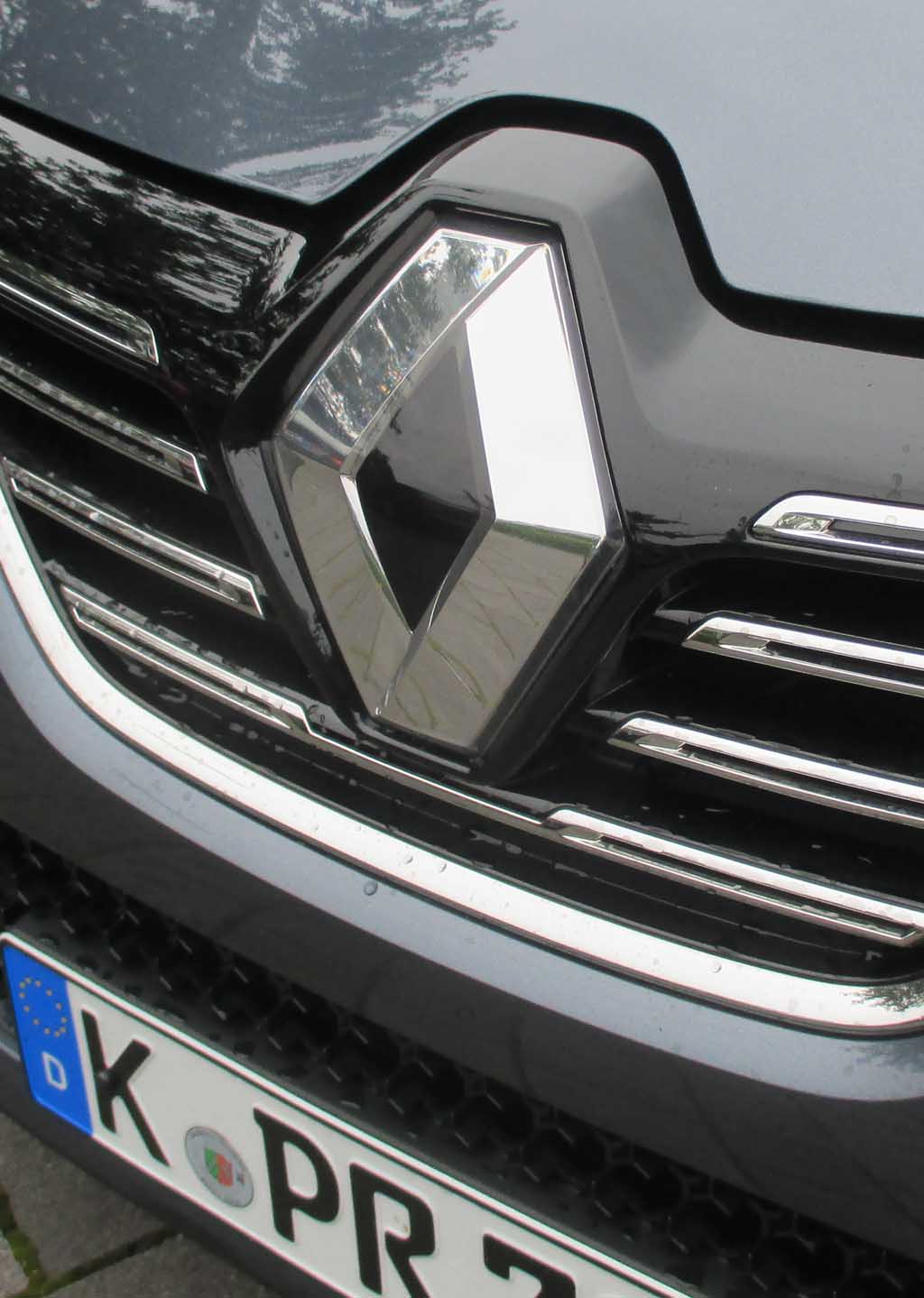Renault Mégane: Der Markenrhombus ragt vorn leicht aus dem Kühlergrill raus.