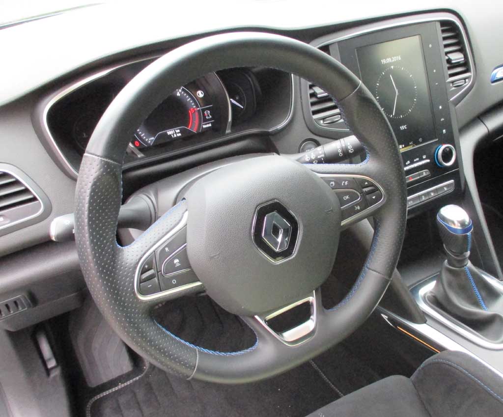 Renault Mégane: Blick ins moderne Cockpit.