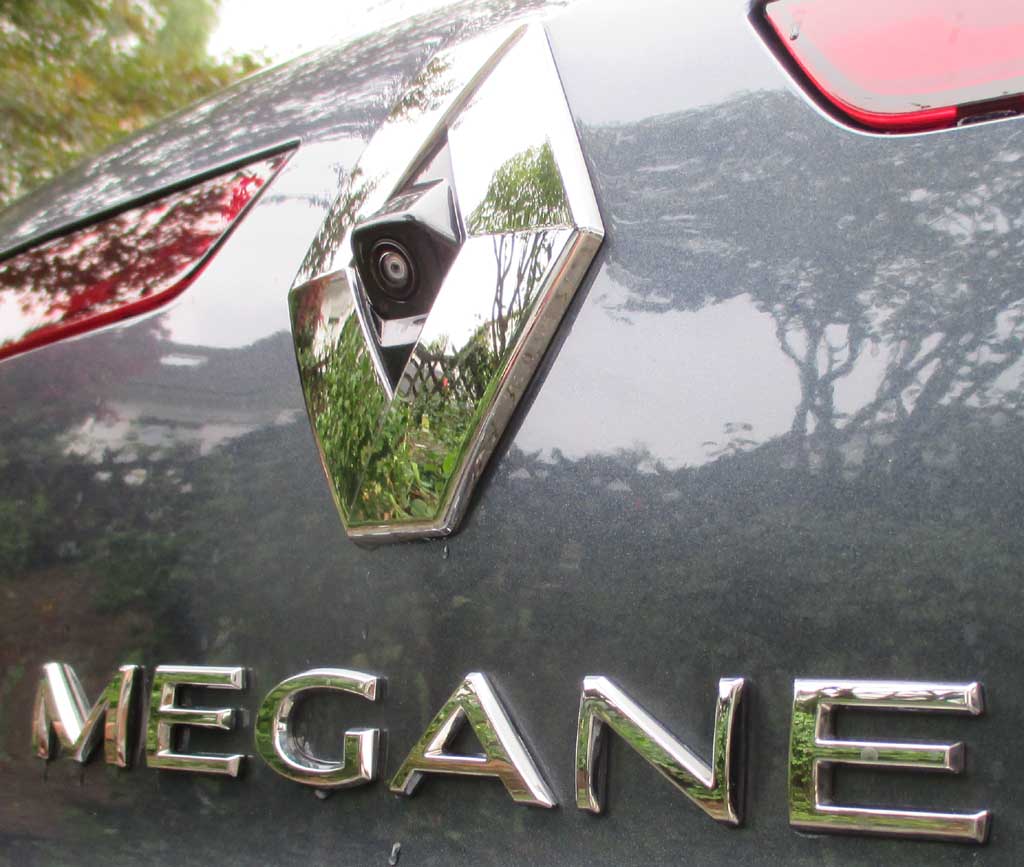 Renault Mégane: Markenemblem und Modellschriftzug auf der Hecktür.