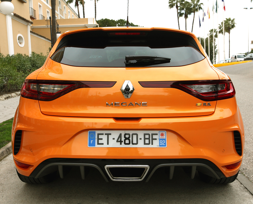 Renault Mégane R.S.: Diffusor und zweiflutige Auspuffendrohre kennzeichnen das Heck.