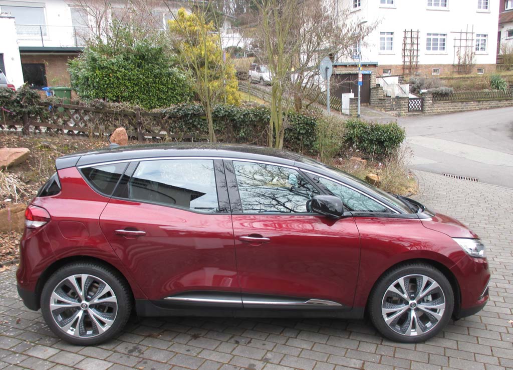 Renault Scénic: Und so sieht der Kompaktwagen der Franzosen von der Seite aus.
