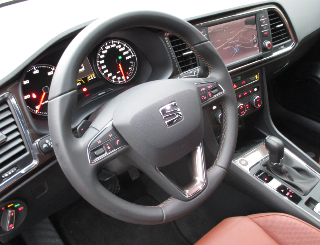 Seat Ateca: Blick ins übersichtlich gestaltete Cockpit.