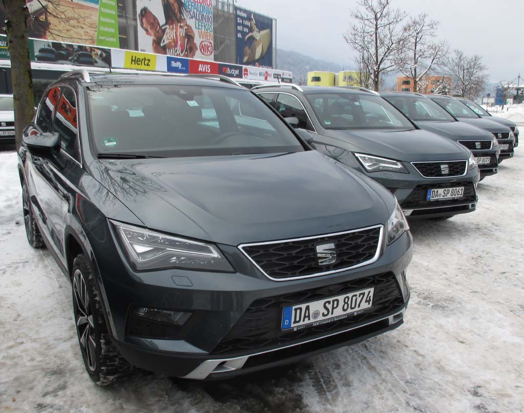 Seat Ateca: Am Flughafen Innsbruck steht die Snow-Experience-Testflotte bereit. Fotos: Koch