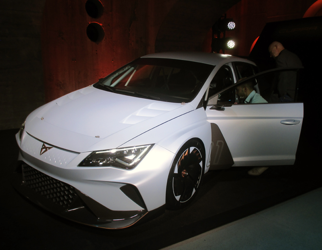 Mit dem e-Racer nimmt Cupra an der Tourenwagen-Serie für Elektro-Rennfahrzeuge teil.