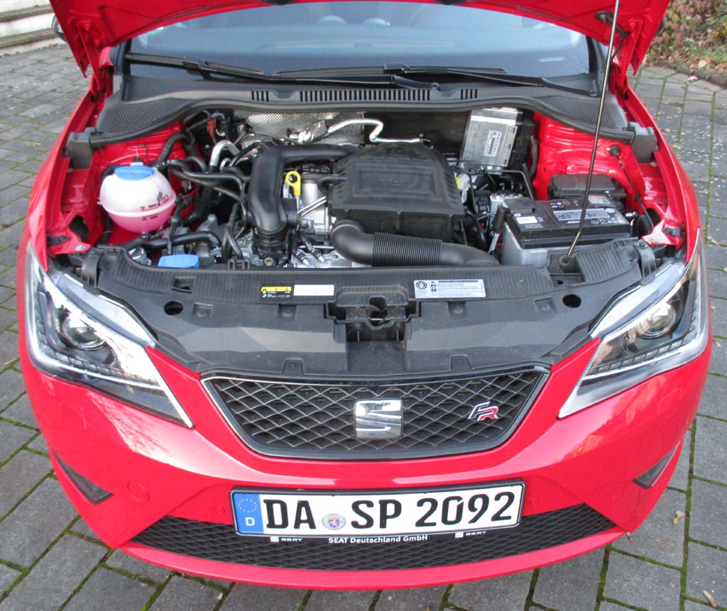 Seat Ibiza: Blick unter die Haube auf den 1,0-Liter-Dreizylinder.