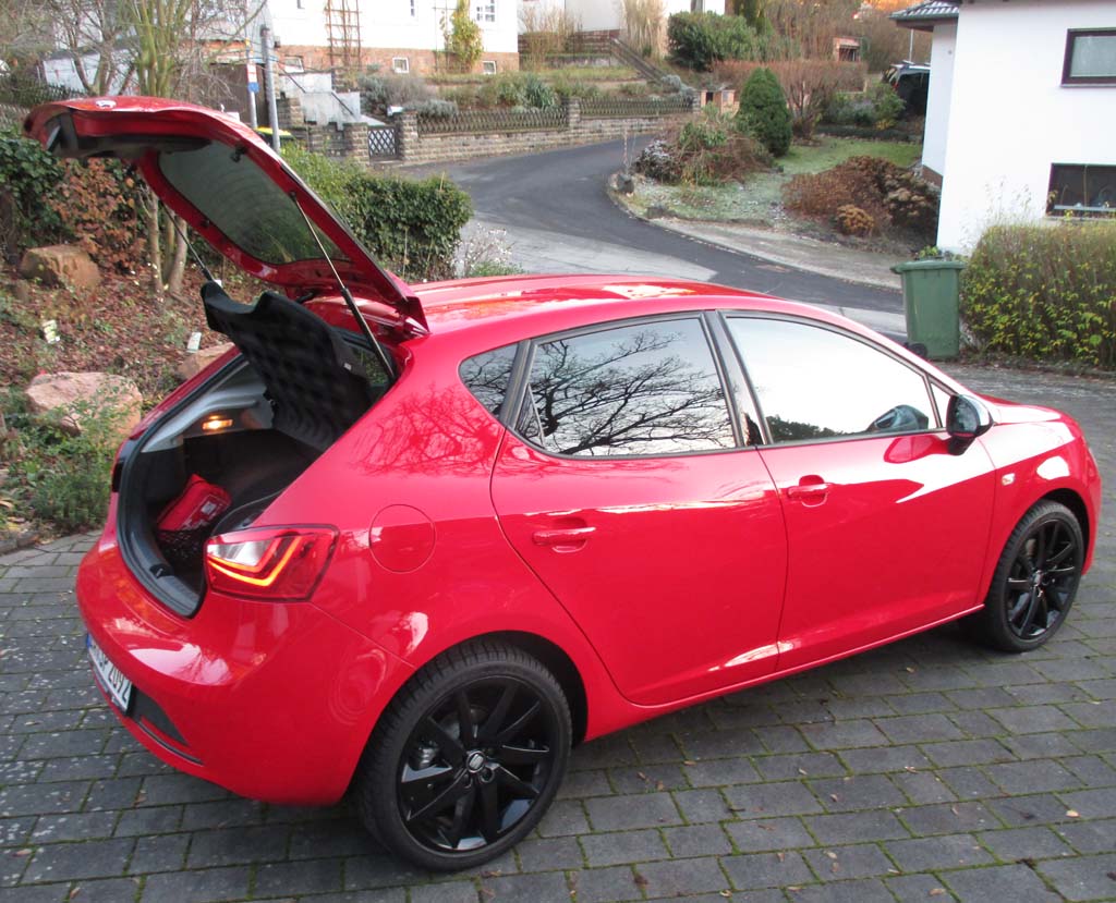 Seat Ibiza: Das Gepäckabteil fasst immerhin noch 292 bis 938 Liter.