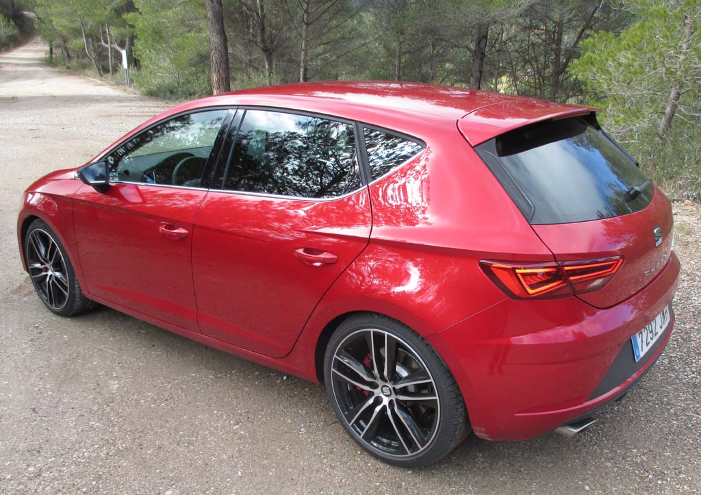 Seat León Cupra: Heck-/Seitenansicht.
